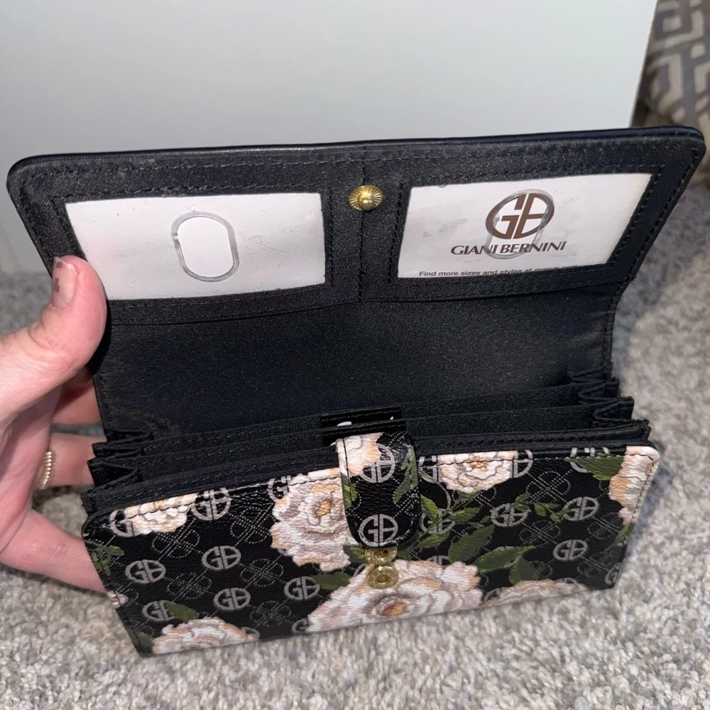 NWOT Giani Bernini Floral Black Folding Wallet with Logo, Card Slots Coin Pocket